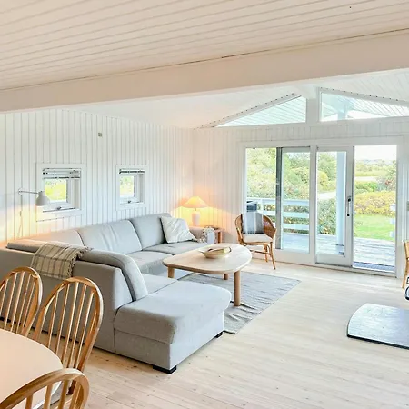 With Harbour View In Falsled بيت للعطل